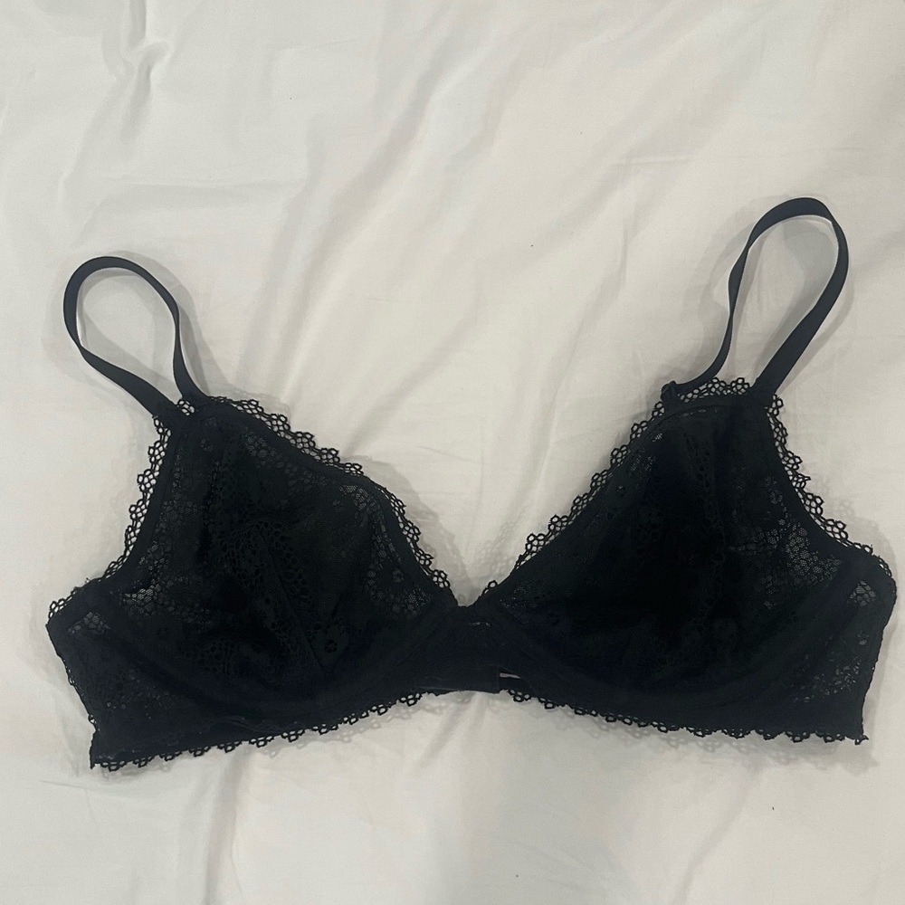 NWOT Victoria’s Secret Black Lace Bra Large